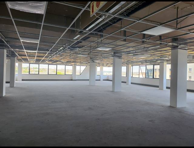 684M² OFFICE TO LET IN VORNA VALLEY